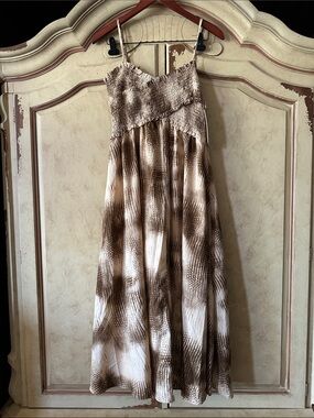 NWT Bluevelvet Brown and Cream Pattern Maxi Dress with Smocked Bodice